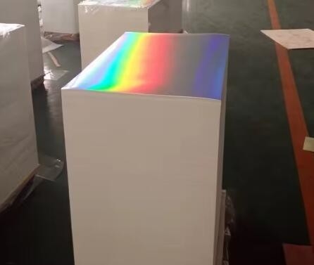 Metallized Rainbow Holographic Paper Board / Roll For UV Printing And Wrapping Paper Box (Bảng giấy holographic cầu vồng kim loại hóa)