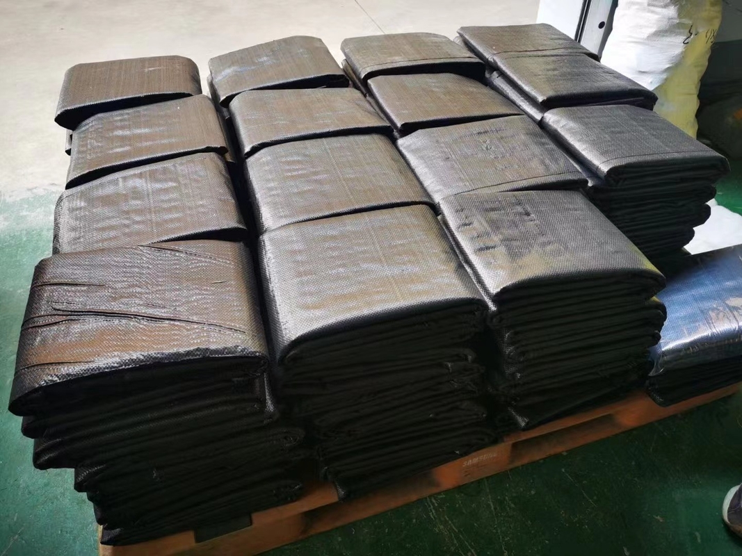 PP với độ thấm cao UV Đen và xanh chống cỏ thảm dệt nông nghiệp